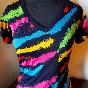 V-neck multicolored t-shirt